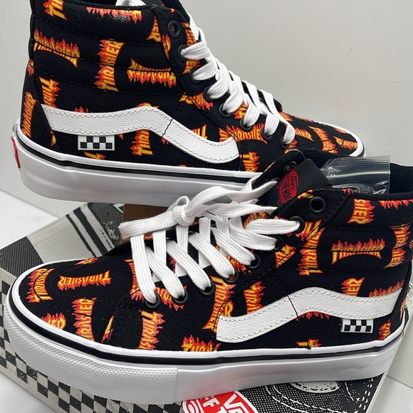 Vans WMNS Skate Sk8-Hi Thrasher Black/Multi
VN0A5FCCBML
Sneakers - Picture 10 of 16